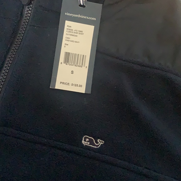 Vineyard Vines unique fleece with whale on front and collar - Picture 2 of 5